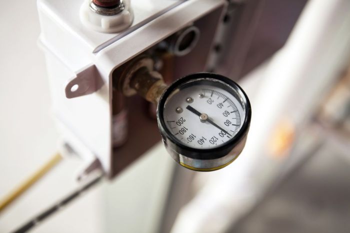 Testing water pressure in your home