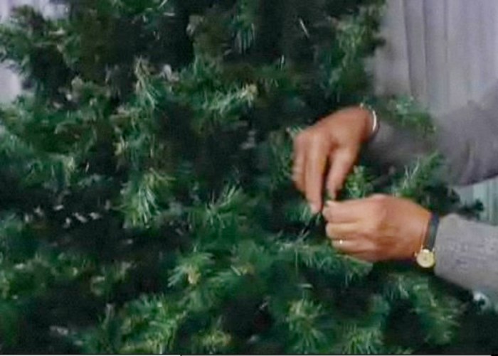 How to make a fake christmas tree look real