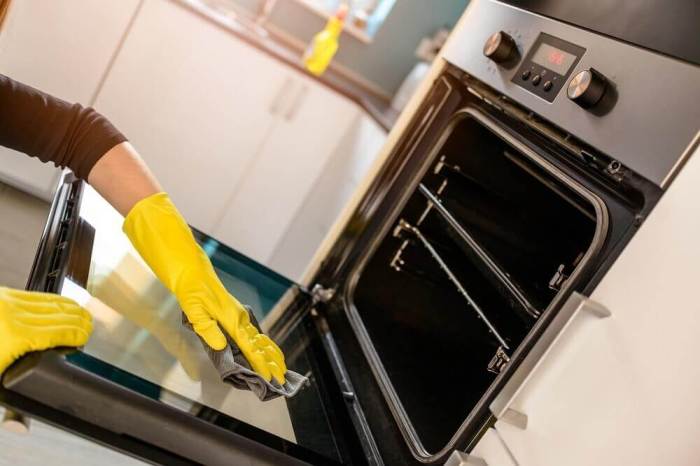 How to clean your oven naturally