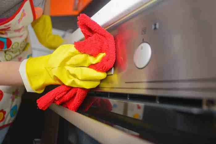 How to clean a stainless steel sink