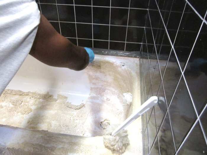 How to Refinish a Bathtub | How To Build It How to refinish the tub