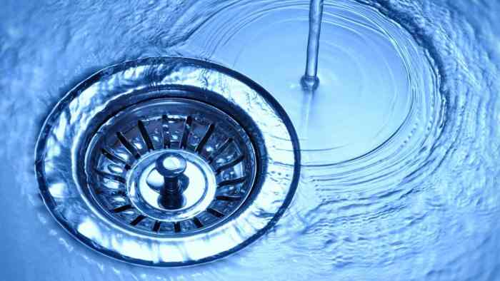 How to unclog a sink