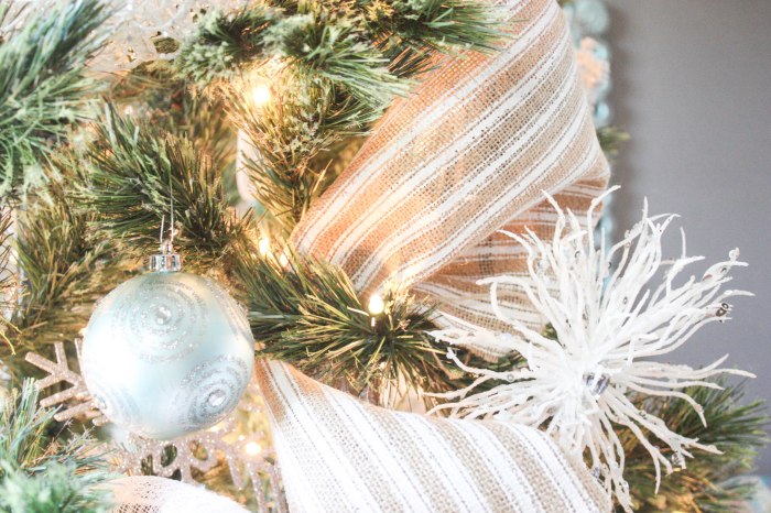 How to decorate a christmas tree