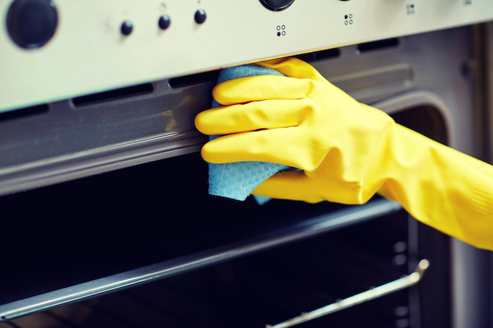 How to clean your oven naturally