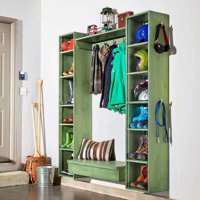 How to concel clutter without mudroom