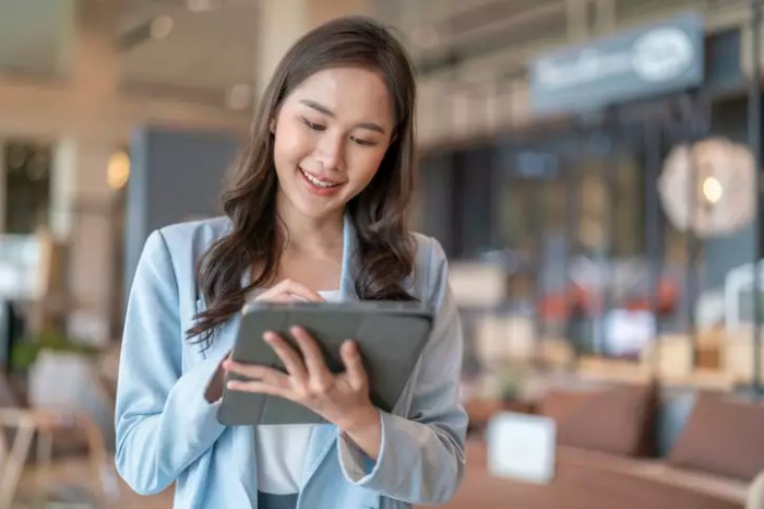 These 23 Home Décor Items Are Primed to Pop Off | Who What Wear When to shop for home decor