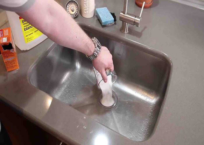 How to unclog a sink