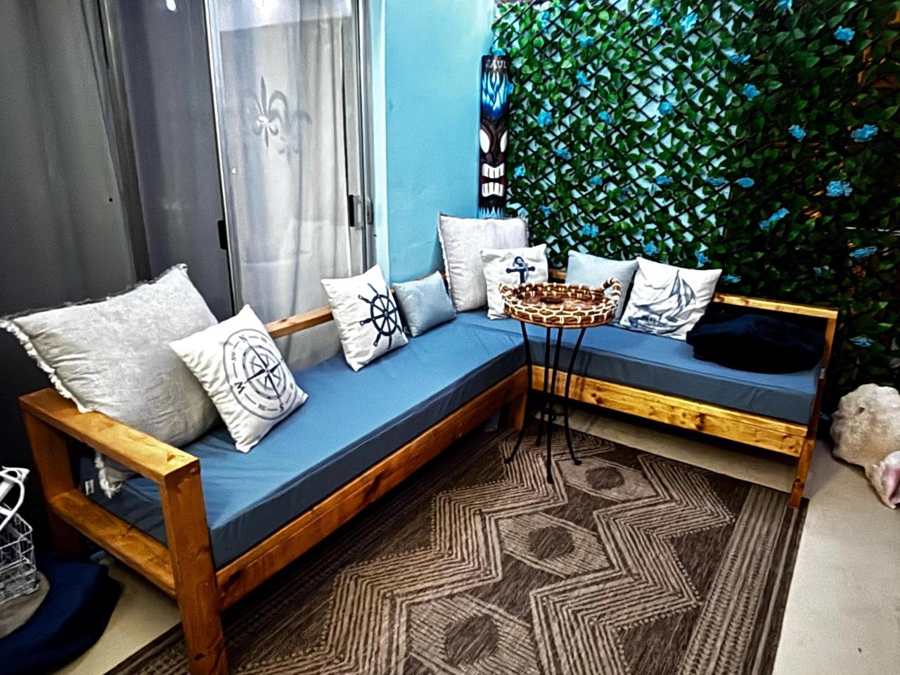 How to build a diy floating bed frame