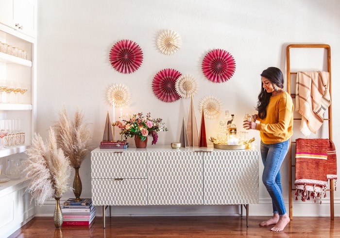 Holiday decorations minimalists throw out