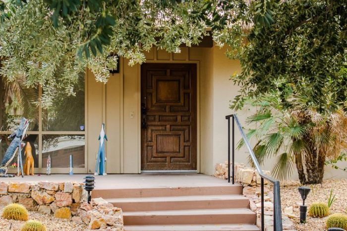 Right hand vs left hand door