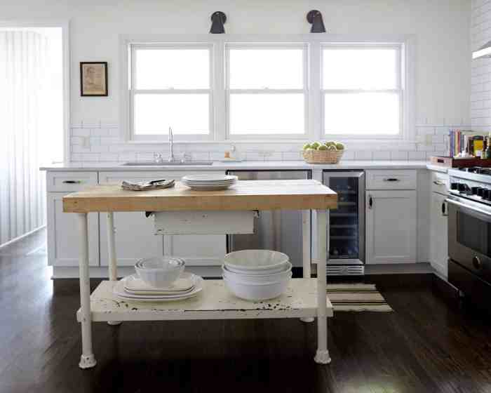 Chic, trendy Kitchen island upgrades that instantly refresh the room Outdated kitchen island styles